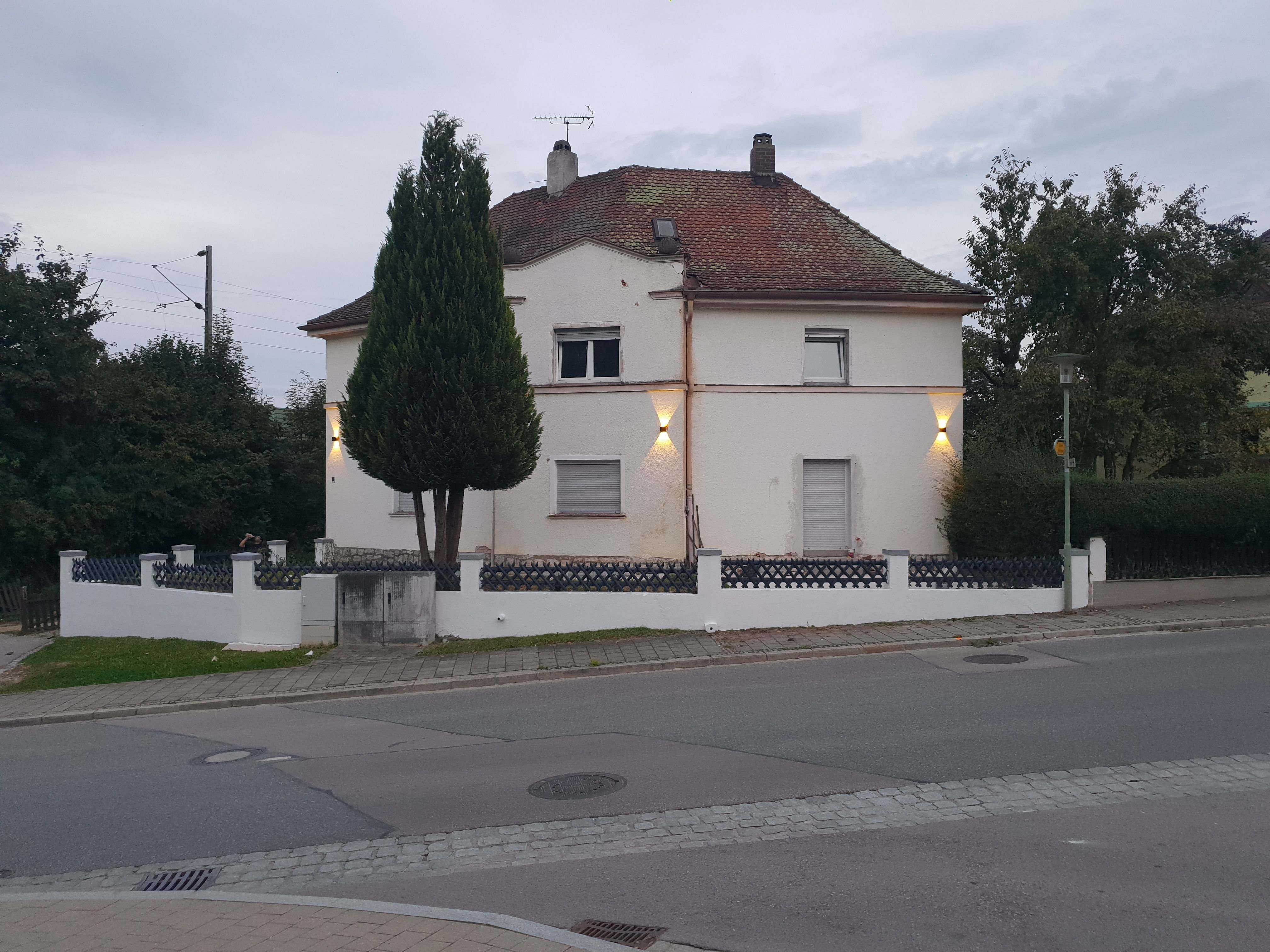 Mehrfamilienhaus zum Kauf provisionsfrei 295.000 € 6 Zimmer 148 m²<br/>Wohnfläche 401 m²<br/>Grundstück Treuchtlingen Treuchtlingen 91757