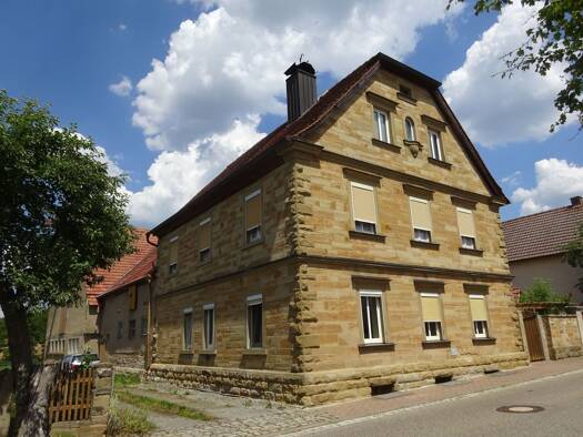 Haus zum Kauf 225.000 € 9 Zimmer 186,8 m² 3.470 m² Grundstück Mutzenroth 5 Mutzenroth Oberschwarzach 97516