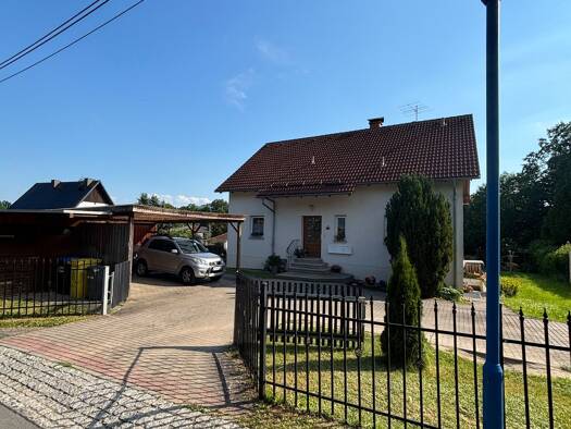 Mehrfamilienhaus zum Kauf als Kapitalanlage geeignet 225.000 € 7 Zimmer 200,8 m² Hainewalde 02779
