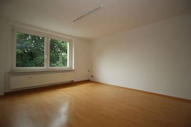 Wohnung zur Miete 343 € 3 Zimmer 63,6 m² 2. Geschoss Ferdinand-Sommer-Straße 11 Pöhl 08543