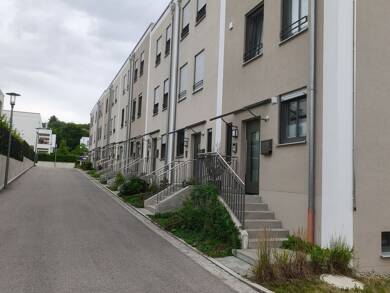 Reihenhaus zur Miete 2.000 € 5 Zimmer 118 m² 136 m² Grundstück frei ab 01.09.2025 Regensburg 93055