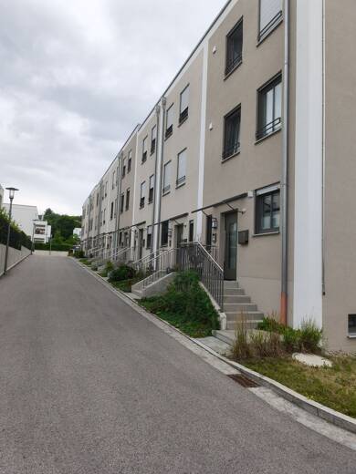 Reihenhaus zur Miete 2.000 € 5 Zimmer 118 m² 136 m² Grundstück frei ab 01.09.2025 Regensburg 93055