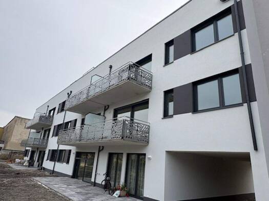 Wohnung zur Miete 1.172 € 3 Zimmer 90,2 m² EG Apoldaer Straße 17 Diemitz Halle 06116