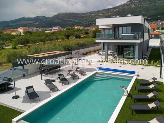Villa zum Kauf 5 Zimmer 330 m² 1.013 m² Grundstück Kaštel Sućurac 21212