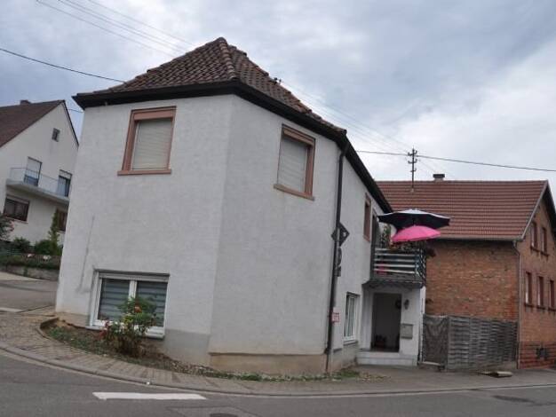 Mehrfamilienhaus zum Kauf als Kapitalanlage geeignet 181.000 € 5 Zimmer 180 m² 174 m² Grundstück Weinstrasse Ranschbach 76829