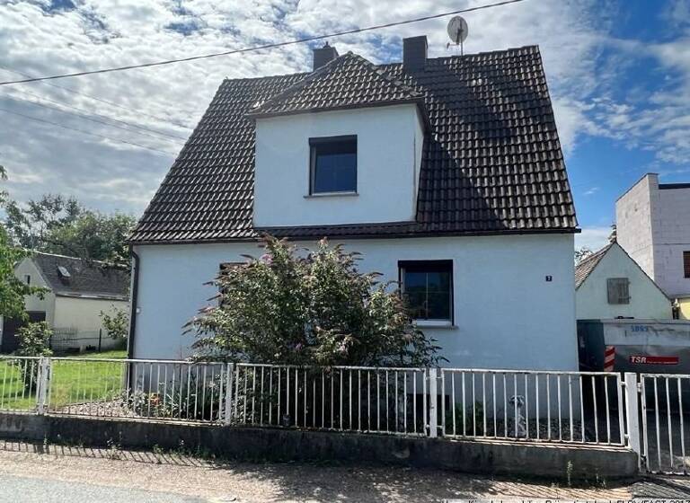 Einfamilienhaus zum Kauf 109.500 € 4 Zimmer 110 m²<br/>Wohnfläche 800 m²<br/>Grundstück Zeithain Zeithain 01619