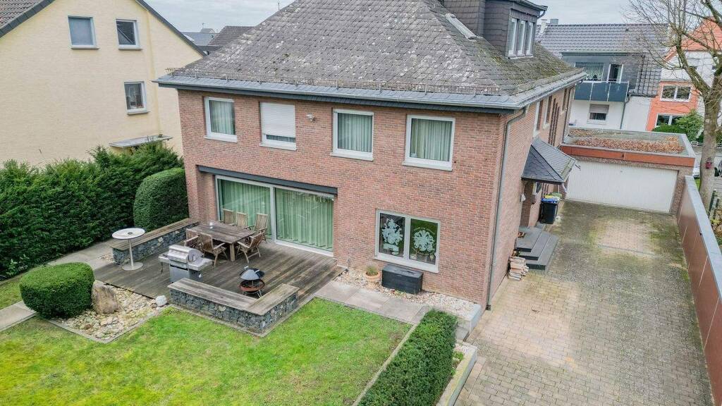 Einfamilienhaus zum Kauf 950.000 € 9 Zimmer 303 m² 750 m² Grundstück Kernstadt Paderborn 33098