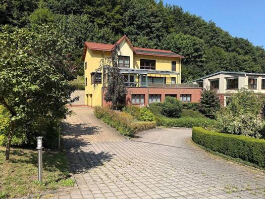 Einfamilienhaus zum Kauf 700.000 € 6 Zimmer 248,3 m² 1.195 m² Grundstück frei ab sofort Geschwister-Scholl-Straße 20 Ruhla Ruhla 99842