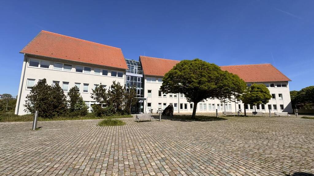 Bürokomplex zur Miete 6,61 € 2.297,2 m² Bürofläche teilbar ab 580 m² Schlossplatz 6 Bützow 18246