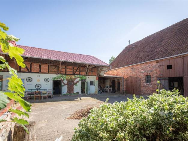 Haus zum Kauf 125.000 € 13 Zimmer 191,8 m² 2.356 m² Grundstück frei ab sofort Nettgau Jübar 38489