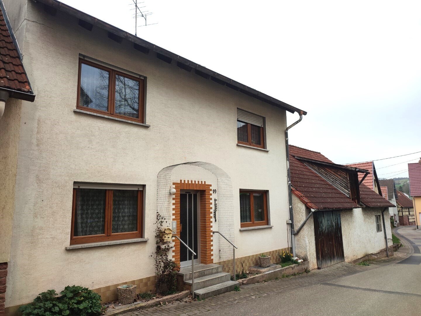 Haus zum Kauf 169.000 € 7 Zimmer 138 m²<br/>Wohnfläche 304 m²<br/>Grundstück Obere Straße 19 Dertingen Wertheim 97877