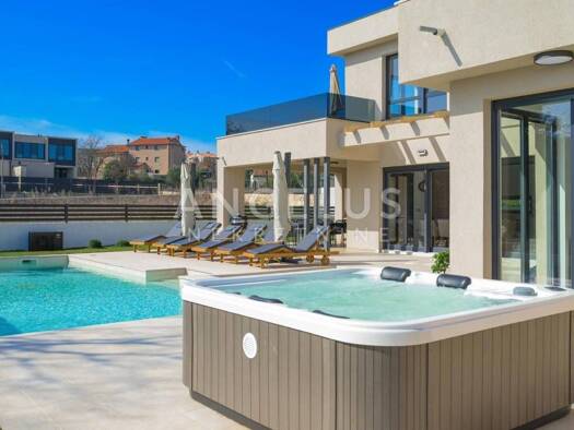 Haus zur Miete 4.500 € 4 Zimmer 210 m² Rovinj