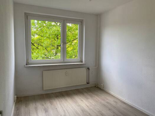 Wohnung zur Miete 349 € 3 Zimmer 56 m² 2. Geschoss frei ab sofort Richard-Paulick-Straße 15 Südliche Neustadt West 06124