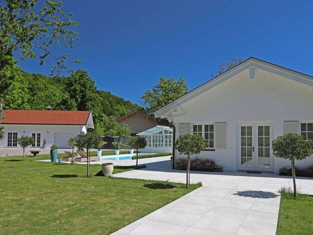 Villa zum Kauf 1.999.999 € 5 Zimmer 220 m² 9.557 m² Grundstück frei ab sofort Heutauer Straße 19d Unterheutau Siegsdorf 83313