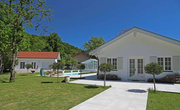Villa zum Kauf 1.999.999 € 5 Zimmer 220 m² 9.557 m² Grundstück frei ab sofort Heutauer Straße 19d Unterheutau Siegsdorf 83313