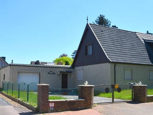 Doppelhaushälfte zum Kauf 245.000 € 2 Zimmer 108 m² 686 m² Grundstück frei ab sofort Siedlung Daheim-Heimgarten Ammersbek 22949