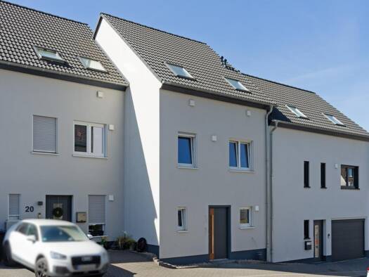 Reihenmittelhaus zum Kauf - Erstbezug provisionsfrei 589.000 € 4 Zimmer 121 m² 165 m² Grundstück frei ab sofort Irsch Trier 54296