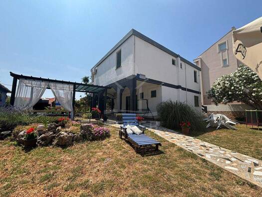 Haus zum Kauf 450.000 € 6 Zimmer 100 m² 391 m² Grundstück Stara Novalja 53291