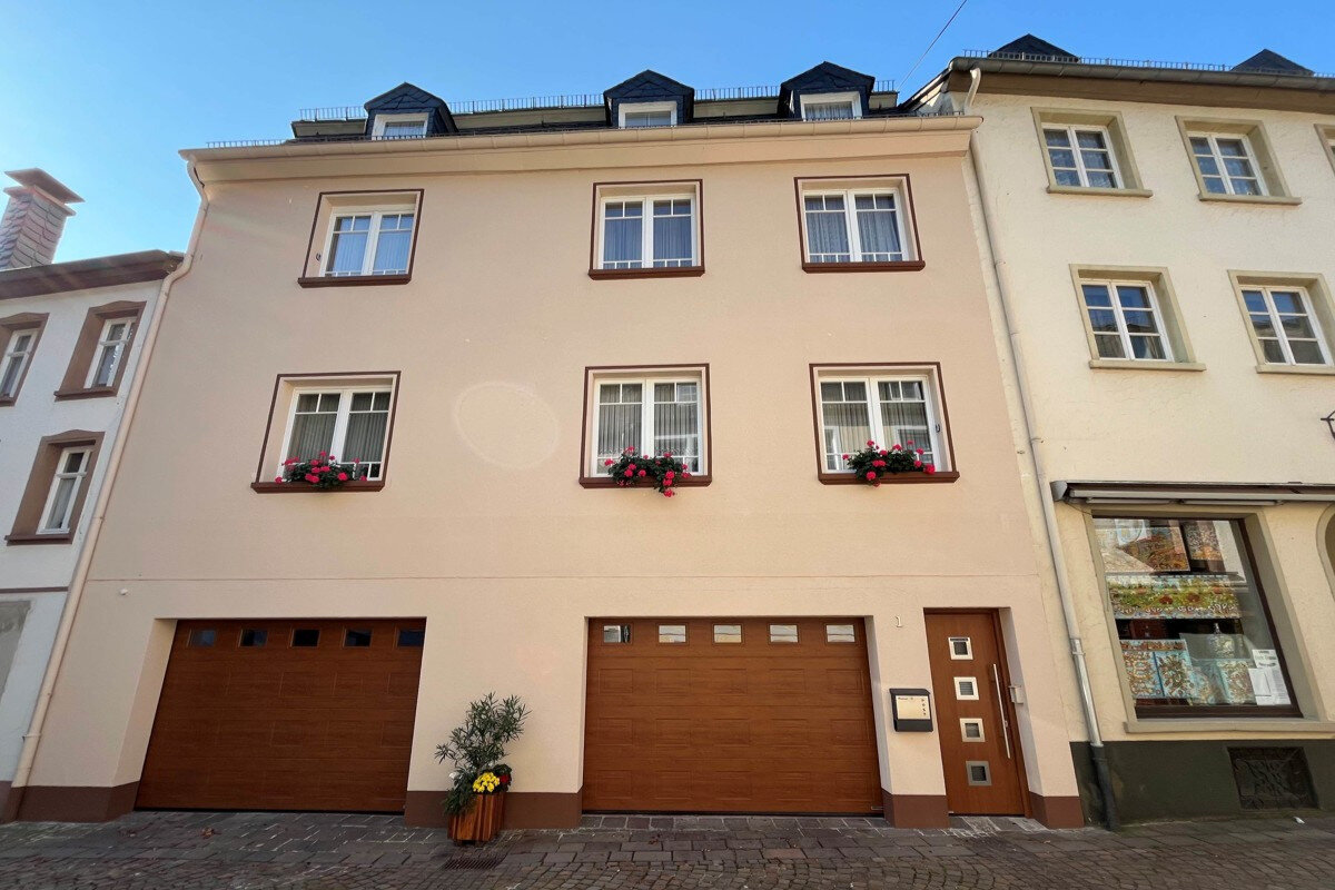 Einfamilienhaus zum Kauf 245.000 € 11 Zimmer 205 m²<br/>Wohnfläche 159 m²<br/>Grundstück Neuerburg 54673