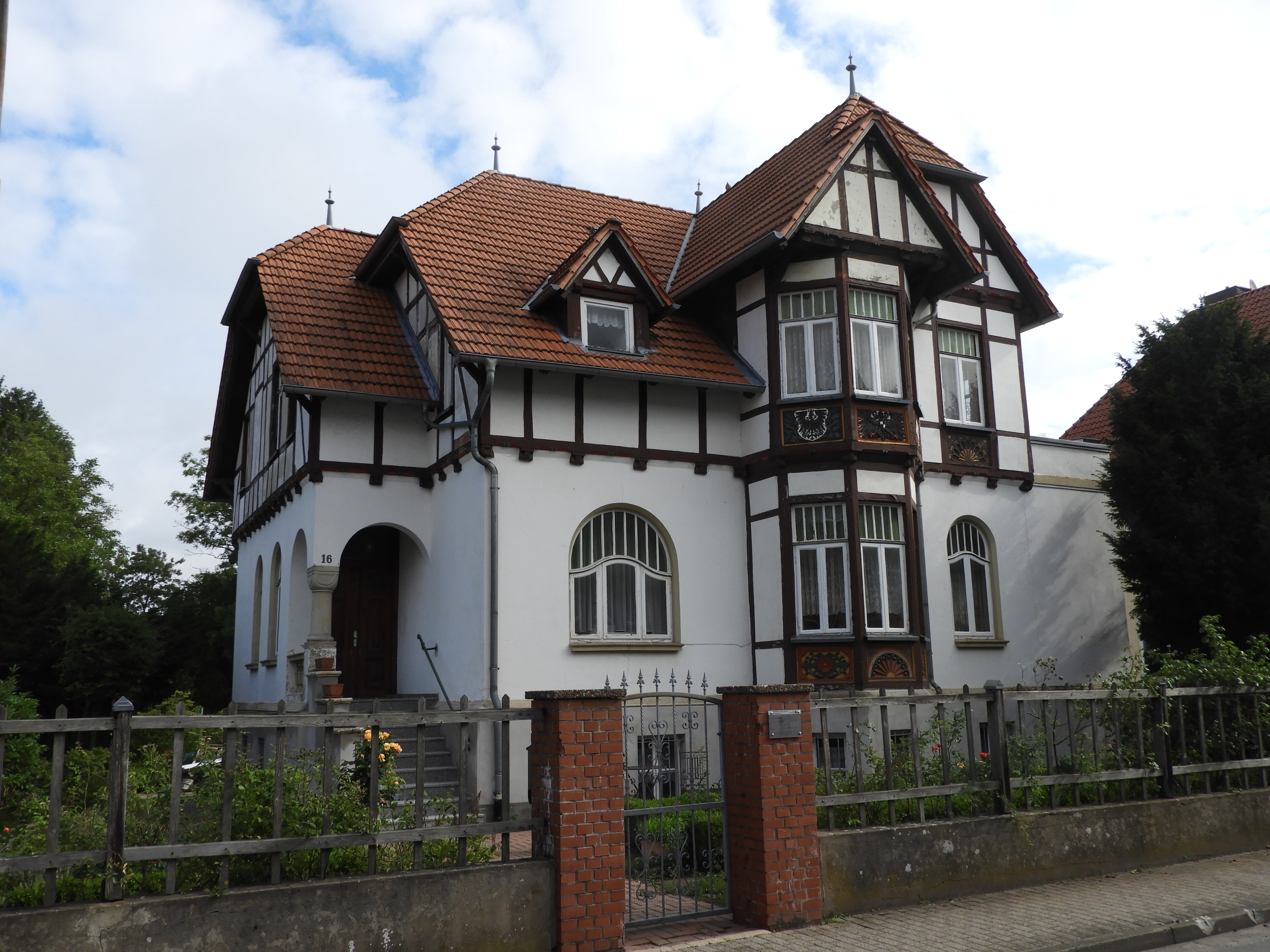 Villa zum Kauf 290.000 € 7 Zimmer 230 m²<br/>Wohnfläche 1.006 m²<br/>Grundstück ab sofort<br/>Verfügbarkeit Junkerstraße 16 Wittingen Wittingen 29378