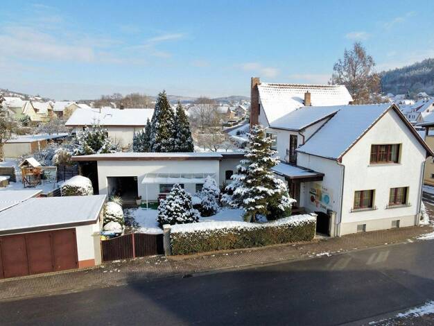 Mehrfamilienhaus zum Kauf 205.000 € 8 Zimmer 210 m² 1.382 m² Grundstück Dorndorf Krayenberggemeinde 36460