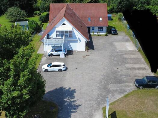 Haus zum Kauf provisionsfrei 830.000 € 9 Zimmer 472 m² 2.148 m² Grundstück frei ab 01.12.2026 Bad Segeberg 23795