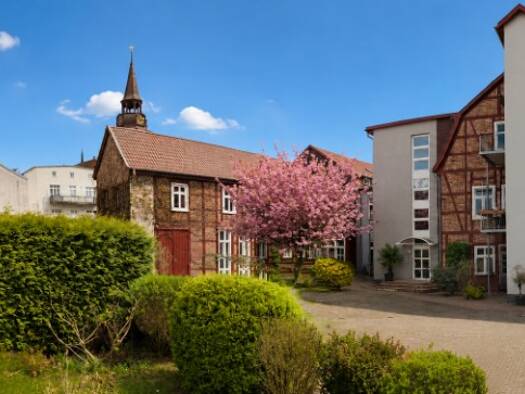 Mehrfamilienhaus zum Kauf provisionsfrei 1.695.000 € 28 Zimmer 772 m² 1.331 m² Grundstück Güstrow Güstrow 18273