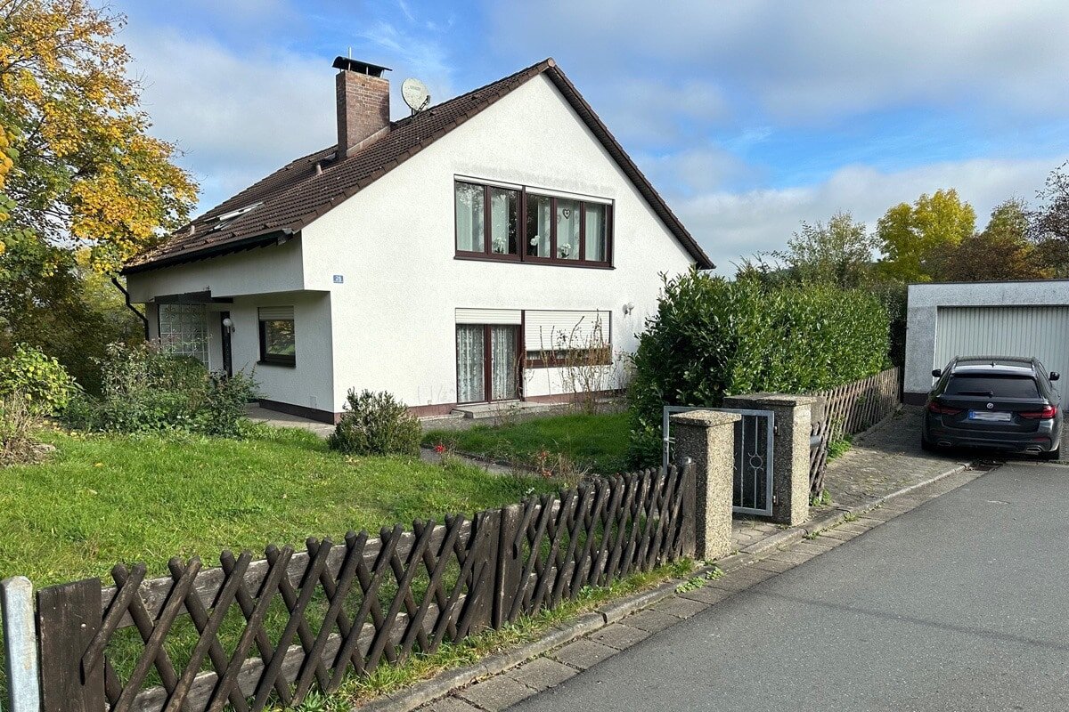 Mehrfamilienhaus zum Kauf 499.000 € 6 Zimmer 183,1 m²<br/>Wohnfläche 2.575 m²<br/>Grundstück ab sofort<br/>Verfügbarkeit Heinersreuth Heinersreuth 95500