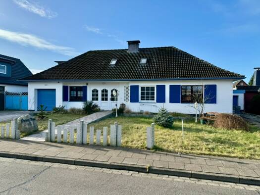 Einfamilienhaus zum Kauf 370.000 € 8 Zimmer 230 m² 1.193 m² Grundstück Heide 25746