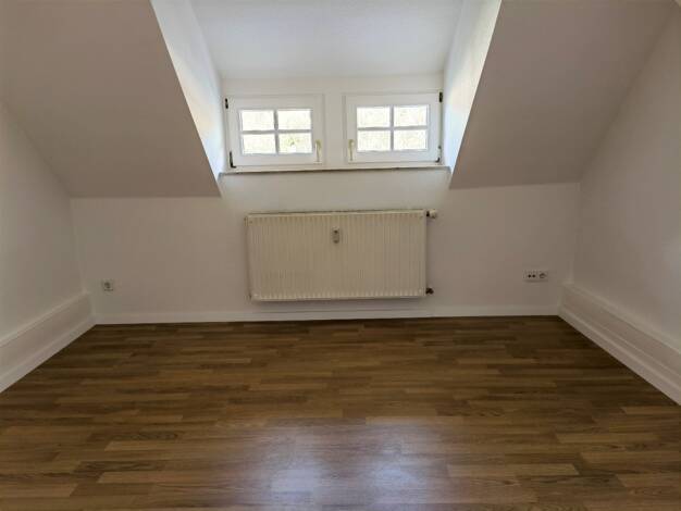 Wohnung zur Miete 275 € 2 Zimmer 38 m² Dachgeschoss Lindenweg 3 Schönborn-Dreiwerden Rossau 09661