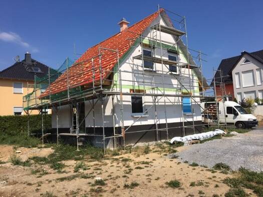 Einfamilienhaus zur Miete 1.090 € 112 m² 650 m² Grundstück Oelsnitz Oelsnitz/Erzgebirge 09376