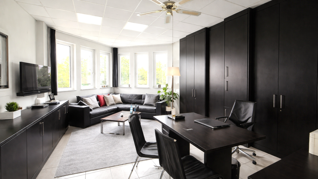 Attraktive Gewerbeimmobilie in Erlangen-Bruck: Verkaufsfläche plus Büro, Produktion, Werkstatt & Lager, ca. 3500 m² Nutzfläche, in bester Lage