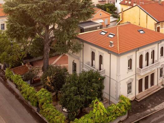 Villa zum Kauf 920.000 € 10 Zimmer 300 m² 300 m² Grundstück frei ab sofort Verona 37135