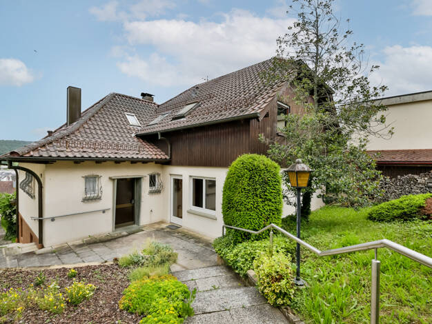 Einfamilienhaus zum Kauf 349.000 € 7,5 Zimmer 155 m² 827 m² Grundstück Öschelbronn Niefern-Öschelbronn 75223