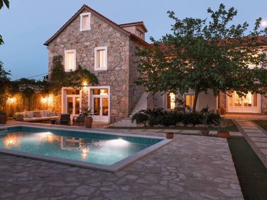 Haus zum Kauf 1.380.000 € 7 Zimmer 240 m² Hvar Hvar