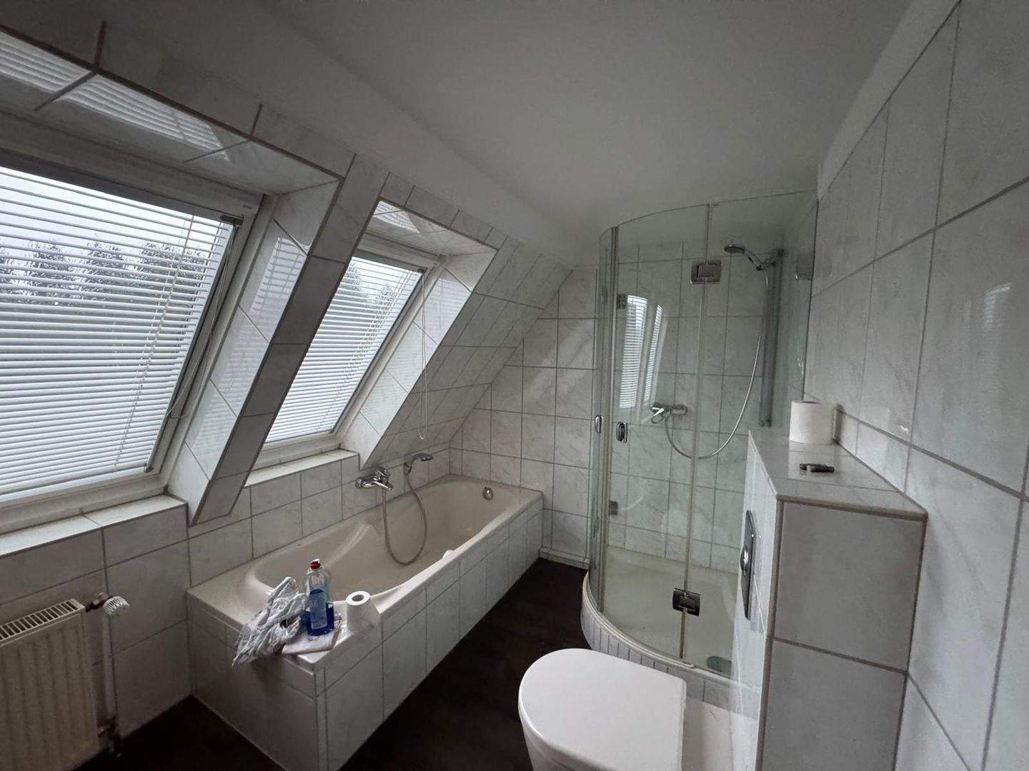 Immobilie in Bad Oldesloe - Seltene Gelegenheit mit außergewöhnlichem Potenzial - Doppelhaushälfte mit 2 Wohneinheiten und Bauplatz - Bild 3