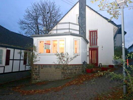 Einfamilienhaus zum Kauf 260.000 € 7 Zimmer 151 m² 138 m² Grundstück Ruppichteroth 53809