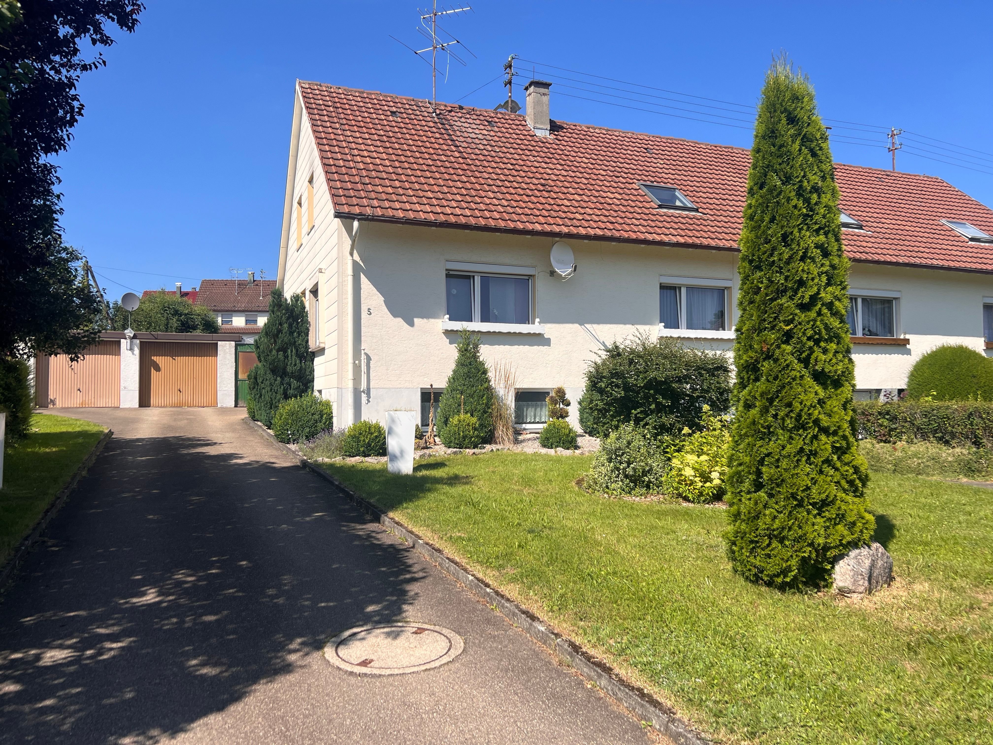 Mehrfamilienhaus zum Kauf 235.000 € 6 Zimmer 127 m²<br/>Wohnfläche 740 m²<br/>Grundstück ab sofort<br/>Verfügbarkeit Gartenstraße 5 Mahlstetten 78601