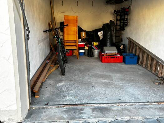 Garage zur Miete 60 € Konrad-Schmitt-Str. 8 Adelsdorf Adelsdorf 91325