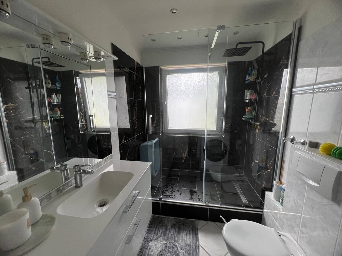 Property thumbnail 12