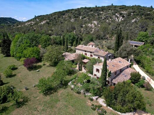 Schloss zum Kauf 2.950.000 € 19 Zimmer 571,9 m² 73.705 m² Grundstück Centre Est Uzès 30700