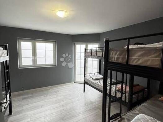 Einfamilienhaus zur Miete 200 € 13 Zimmer 630 m² Donja Dubrava Zagreb 10000