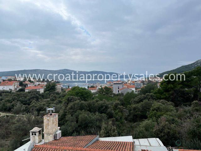 Haus zum Kauf 1.350.000 € 8 Zimmer 341 m²<br/>Wohnfläche Trogir