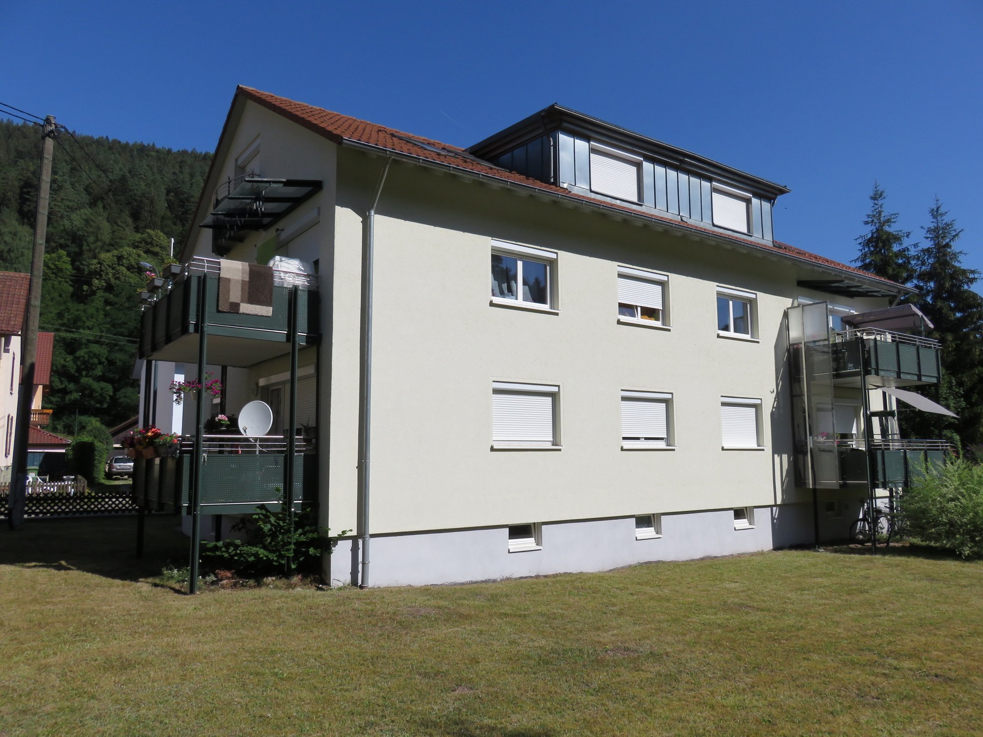 Wohnung zur Miete 483 € 3 Zimmer 64,4 m²<br/>Wohnfläche 1.<br/>Geschoss 01.03.2025<br/>Verfügbarkeit Brennerau 1 Calmbach Bad Wildbad 75323