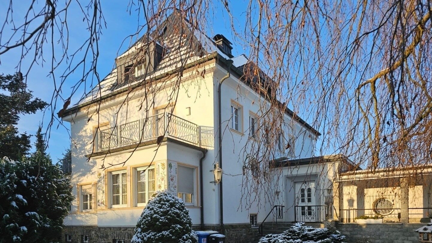 Villa zum Kauf 8 Zimmer 369 m²<br/>Wohnfläche 3.704 m²<br/>Grundstück ab sofort<br/>Verfügbarkeit Neuhausen Neuhausen 09544