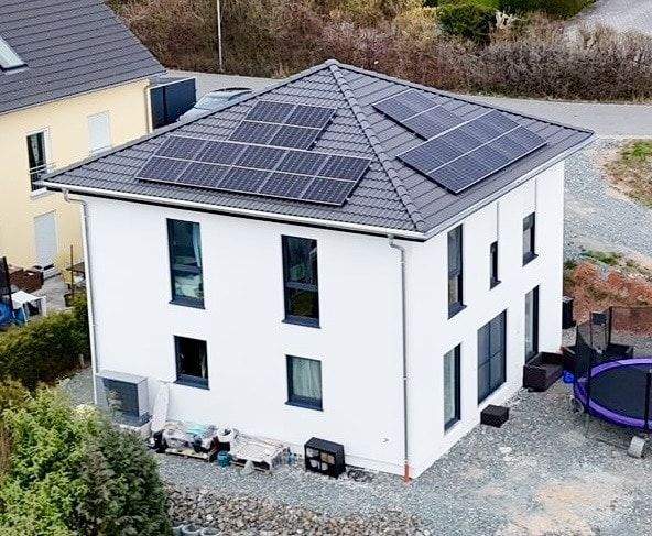 Immobilie in Pirk - Modernes Traumhaus in unverbaubarer Lage - Einziehen & Wohlfühlen - Bild 3