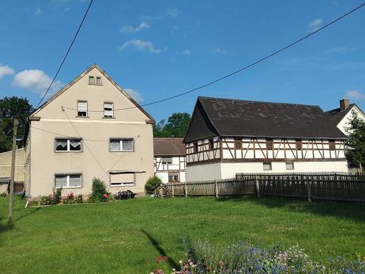 Mehrfamilienhaus zum Kauf 149.000 € 10 Zimmer 230 m² 2.000 m² Grundstück frei ab sofort Dorfstraße 36 Langenhessen Werdau 08412
