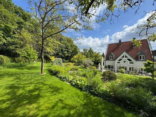 Villa zum Kauf 1.770.000 € 10 Zimmer 397 m² 2.459 m² Grundstück Höchberg 97204