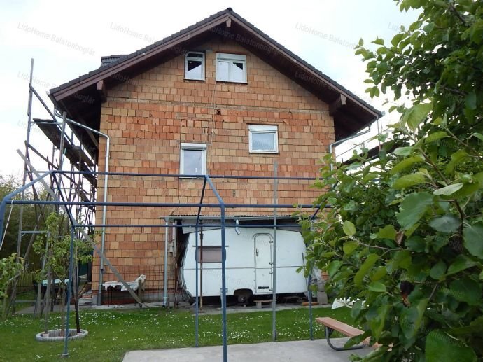 Einfamilienhaus zum Kauf 170.000 € 10 Zimmer 295 m²<br/>Wohnfläche 1.230 m²<br/>Grundstück Balatonmáriafürdö 8647