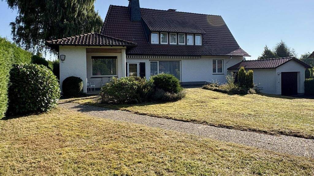 Mehrfamilienhaus zum Kauf 375.000 € 7 Zimmer 214 m² 1.100 m² Grundstück Hiddesen Detmold / Hiddesen 32760